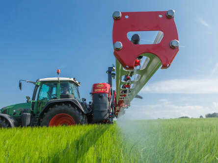 Ridgeway Sprayers | Vicon iXdrive 4180 fully extended boom spraying crops
