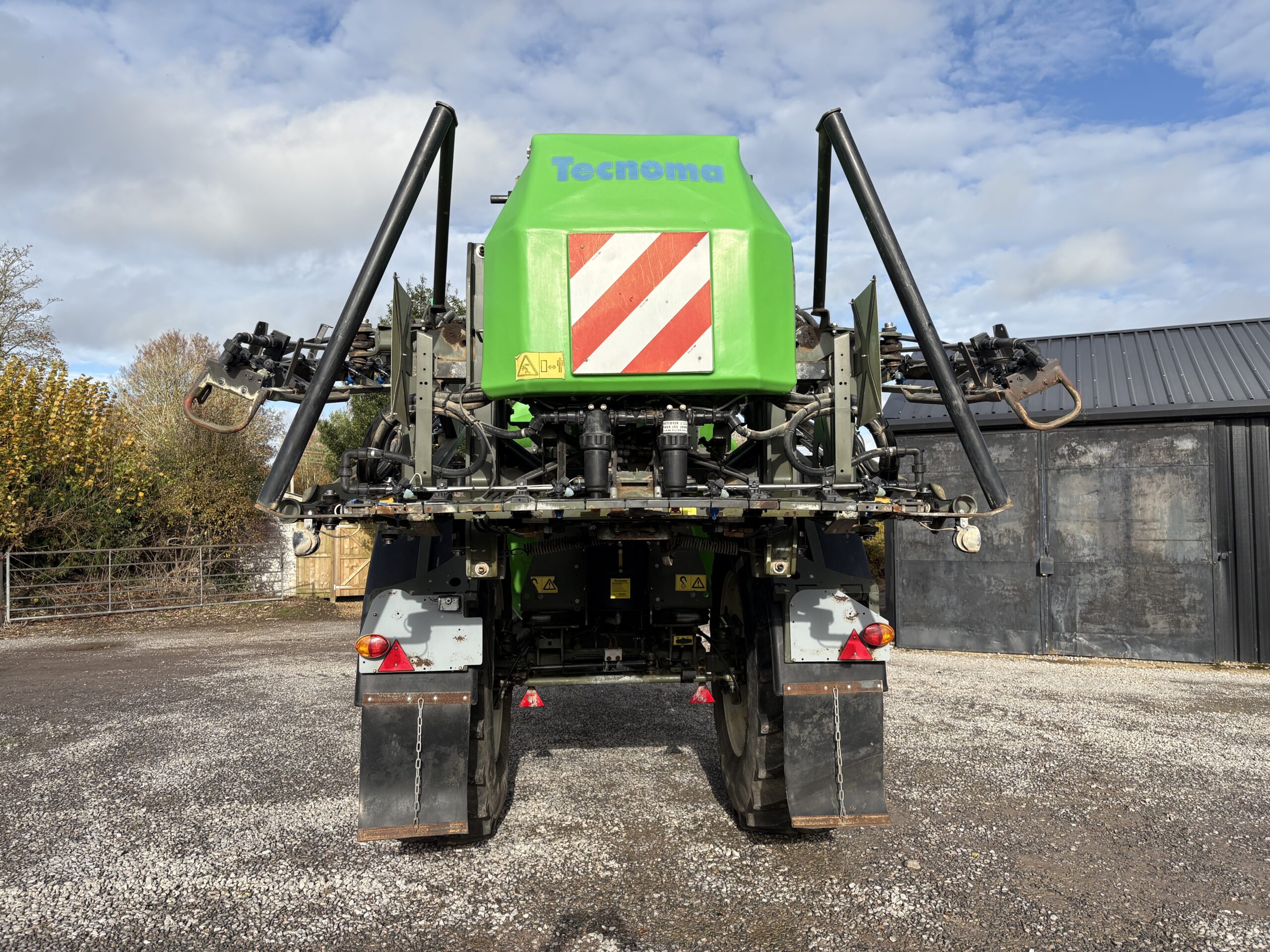 Tecnoma Tecnis II 3500lt 24mt Trailed Sprayer - Image 5